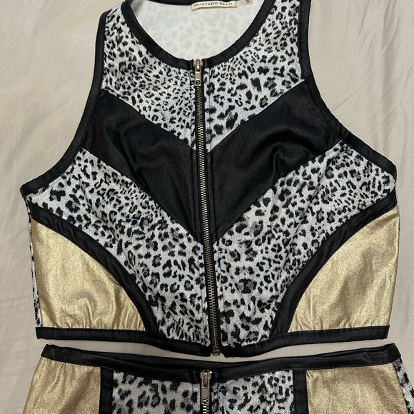 Two piece leopard print set. - Picture 2 of 8